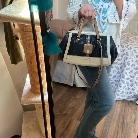 Guess Bag and matching wallet - Picture 6 of 7